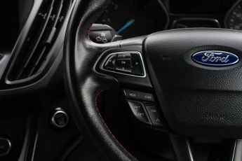 Ford Kuga 1.5 TDCi ST-Line SUV 5dr Diesel Powershift Euro 6 (s/s) (120 ps)