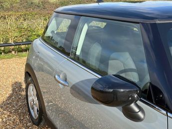 MINI Hatch 1.5 Cooper Classic Hatchback 3dr Petrol Steptronic Euro 6 (s/s) 