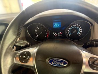 Ford Focus 1.6 Zetec Hatchback 5dr Petrol Powershift Euro 5 (125 ps)