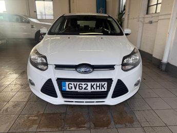 Ford Focus 1.6 Zetec Hatchback 5dr Petrol Powershift Euro 5 (125 ps)
