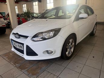 Ford Focus 1.6 Zetec Hatchback 5dr Petrol Powershift Euro 5 (125 ps)