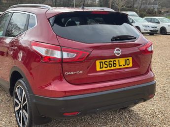Nissan Qashqai 1.6 dCi Tekna SUV 5dr Diesel XTRON 2WD Euro 6 (s/s) (130 ps)