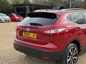 Nissan Qashqai 1.6 dCi Tekna SUV 5dr Diesel XTRON 2WD Euro 6 (s/s) (130 ps)
