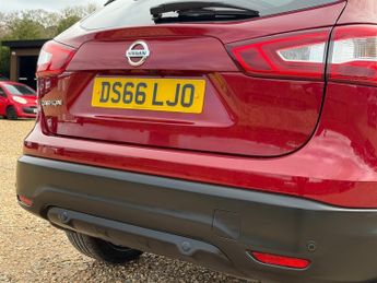 Nissan Qashqai 1.6 dCi Tekna SUV 5dr Diesel XTRON 2WD Euro 6 (s/s) (130 ps)