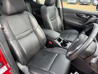 Nissan Qashqai 1.6 dCi Tekna SUV 5dr Diesel XTRON 2WD Euro 6 (s/s) (130 ps)