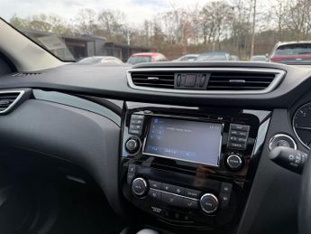 Nissan Qashqai 1.6 dCi Tekna SUV 5dr Diesel XTRON 2WD Euro 6 (s/s) (130 ps)