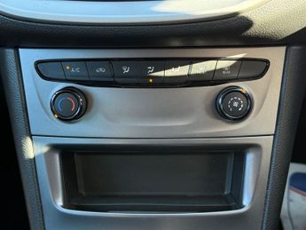 Vauxhall Astra 1.5 Turbo D SE Hatchback 5dr Diesel Manual Euro 6 (s/s) (105 ps)