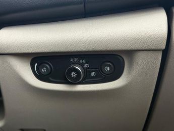 Vauxhall Insignia 2.0 Turbo D BlueInjection Elite Nav Sports Tourer 5dr Diesel Aut