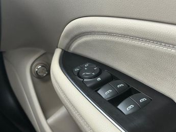 Vauxhall Insignia 2.0 Turbo D BlueInjection Elite Nav Sports Tourer 5dr Diesel Aut