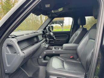 Land Rover Defender 110 X-DYNAMIC S D300 7 SEATS