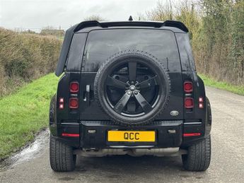 Land Rover Defender 110 X-DYNAMIC S D300 7 SEATS