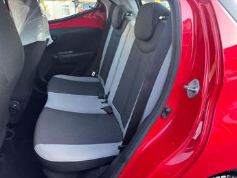 Toyota Aygo 1.0 VVT-i x-play Hatchback 5dr Petrol x-shift Euro 5 Euro 5 (68 