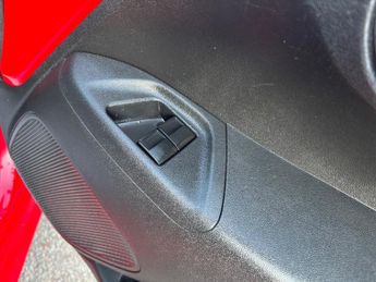 Toyota Aygo 1.0 VVT-i x-play Hatchback 5dr Petrol x-shift Euro 5 Euro 5 (68 