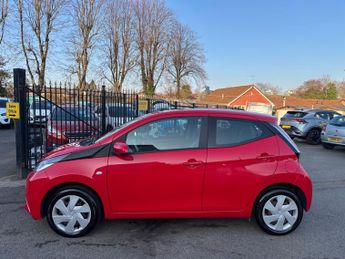 Toyota Aygo 1.0 VVT-i x-play Hatchback 5dr Petrol x-shift Euro 5 Euro 5 (68 