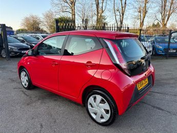 Toyota Aygo 1.0 VVT-i x-play Hatchback 5dr Petrol x-shift Euro 5 Euro 5 (68 