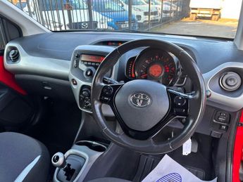 Toyota Aygo 1.0 VVT-i x-play Hatchback 5dr Petrol x-shift Euro 5 Euro 5 (68 
