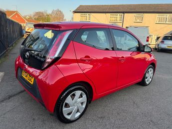 Toyota Aygo 1.0 VVT-i x-play Hatchback 5dr Petrol x-shift Euro 5 Euro 5 (68 