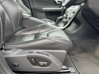 Volvo XC60 XC60 2.4L D4 R-DESIGN LUX NAV AWD AUTO, EURO 6, ULEZ, 5DR, 5 SEA