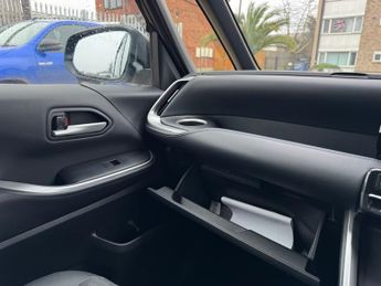 Toyota Voxy VOXY PETROL-HYBRID S-Z 1.8L AUTO 7SEAT,5DR,EURO 6,ULEZ,72-22,FRE