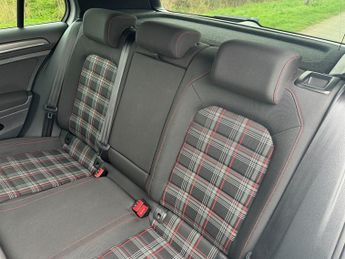 Volkswagen Golf GTI PERFORMANCE TSI DSG