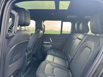Land Rover Defender D250 X-DYNAMIC HSE