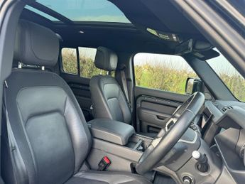Land Rover Defender D250 X-DYNAMIC HSE