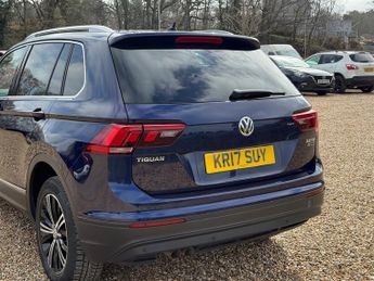 Volkswagen Tiguan 2.0 TDI BlueMotion Tech SE Navigation SUV 5dr Diesel DSG 4Motion