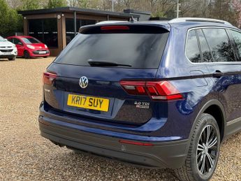 Volkswagen Tiguan 2.0 TDI BlueMotion Tech SE Navigation SUV 5dr Diesel DSG 4Motion