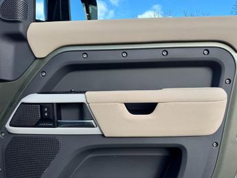 Land Rover Defender 110 SD4 FIRST EDITION
