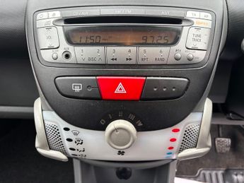 Peugeot 107 1.0 12V Urban Hatchback 3dr Petrol 2 Tronic Euro 5 (68 ps)