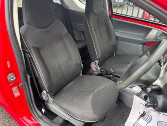 Peugeot 107 1.0 12V Urban Hatchback 3dr Petrol 2 Tronic Euro 5 (68 ps)