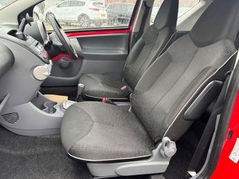 Peugeot 107 1.0 12V Urban Hatchback 3dr Petrol 2 Tronic Euro 5 (68 ps)