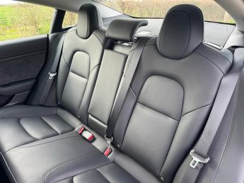 Tesla Model 3 LONG RANGE AWD VAT Q