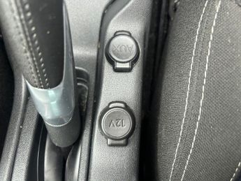 DS 3 1.2 PureTech DStyle Nav Hatchback 3dr Petrol EAT6 Euro 6 (s/s) (