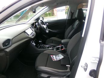 Vauxhall Grandland X 1.5 Turbo D SRi Nav SUV 5dr Diesel Auto Euro 6 (s/s) (130 ps)