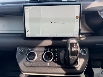 Land Rover Defender 110 SE D250