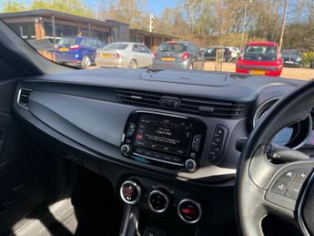 Alfa Romeo Giulietta 1.4 TB MultiAir QV Line Hatchback 5dr Petrol Manual Euro 6 (s/s)