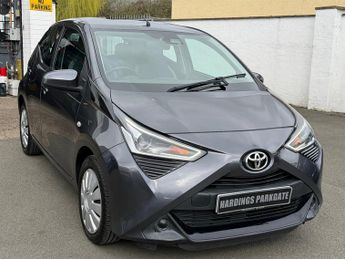 Toyota AYGO 1.0 VVT-i x-play Hatchback 5dr Petrol Manual Euro 6 (s/s) (71 ps