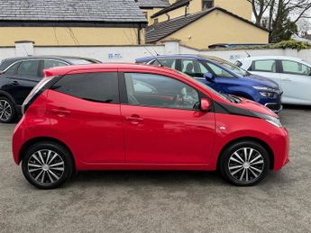 Toyota Aygo 1.0 VVT-i x-play Hatchback 5dr Petrol x-shift Euro 6 (68 ps)