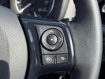 Toyota Yaris 1.5 VVT-i Icon Tech Hatchback 5dr Petrol Manual Euro 6 (111 ps)