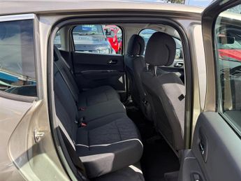 Peugeot 3008 E-HDI ACTIVE