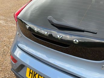 Volvo V40 2.0 D2 Inscription Hatchback 5dr Diesel Manual Euro 6 (s/s) (120