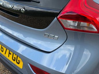 Volvo V40 2.0 D2 Inscription Hatchback 5dr Diesel Manual Euro 6 (s/s) (120
