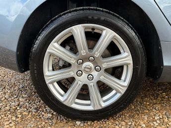 Volvo V40 2.0 D2 Inscription Hatchback 5dr Diesel Manual Euro 6 (s/s) (120