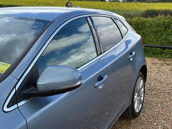 Volvo V40 2.0 D2 Inscription Hatchback 5dr Diesel Manual Euro 6 (s/s) (120