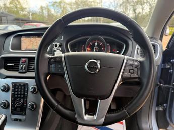 Volvo V40 2.0 D2 Inscription Hatchback 5dr Diesel Manual Euro 6 (s/s) (120