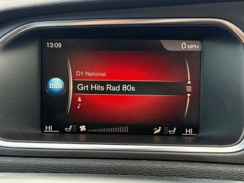 Volvo V40 2.0 D2 Inscription Hatchback 5dr Diesel Manual Euro 6 (s/s) (120