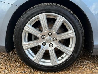 Volvo V40 2.0 D2 Inscription Hatchback 5dr Diesel Manual Euro 6 (s/s) (120