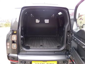 Land Rover Defender 90 3.0 D250 MHEV X-Dynamic SE Hard Top SUV 3dr Diesel Auto 4WD SWB 