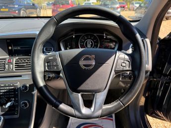 Volvo XC60 2.4 D5 SE SUV 5dr Diesel Geartronic AWD Euro 5 (215 ps)